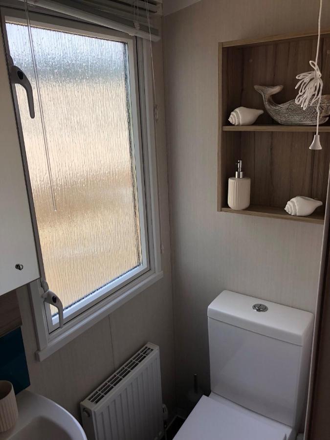 Lakeside Retreat 3 With Hot Tub, Private Fishing Peg Situated At Tattershall Lakes Country Park Extérieur photo